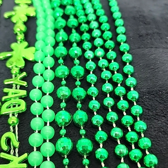 St Patrick's Party Pack Beads and streamers - Picture 3 of 8